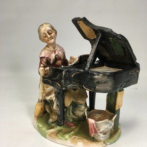 VINTAGE COLLECTIBLE GRANDMOTHER/OLD LADY PLAYING PIANO FIGURINE